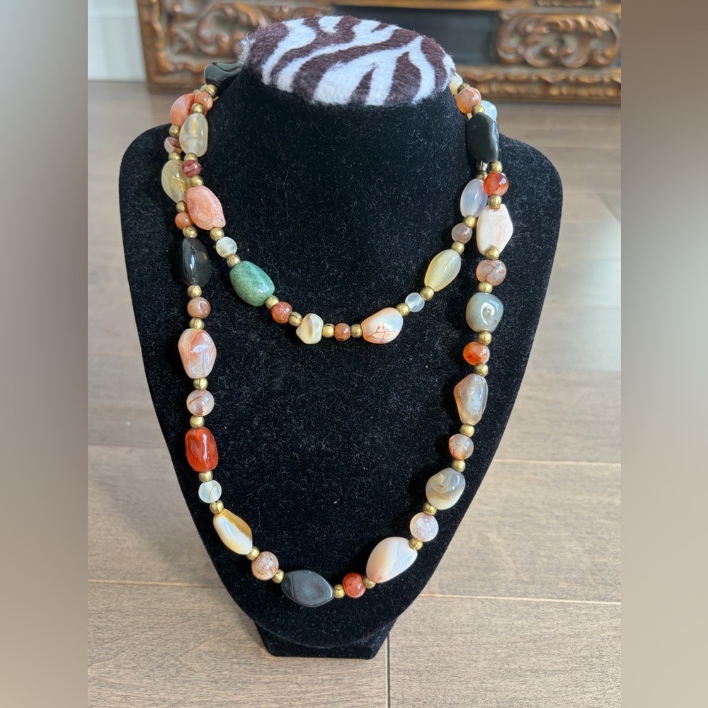 Vibrant Polished Agate Necklace with Gold Accents